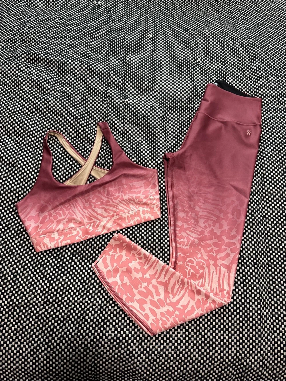 Good American Pink Ombre Animal-Print Sports Bra & Legging Matching Set